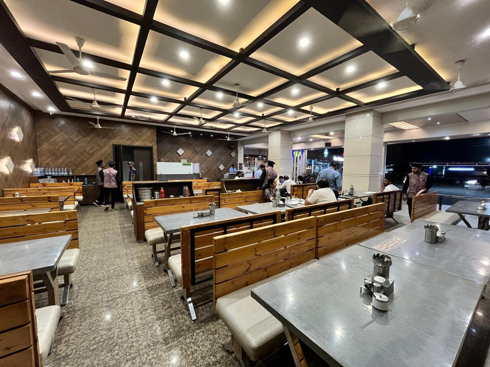 Hotel Grand Darshan Vadodara Ngoại thất bức ảnh