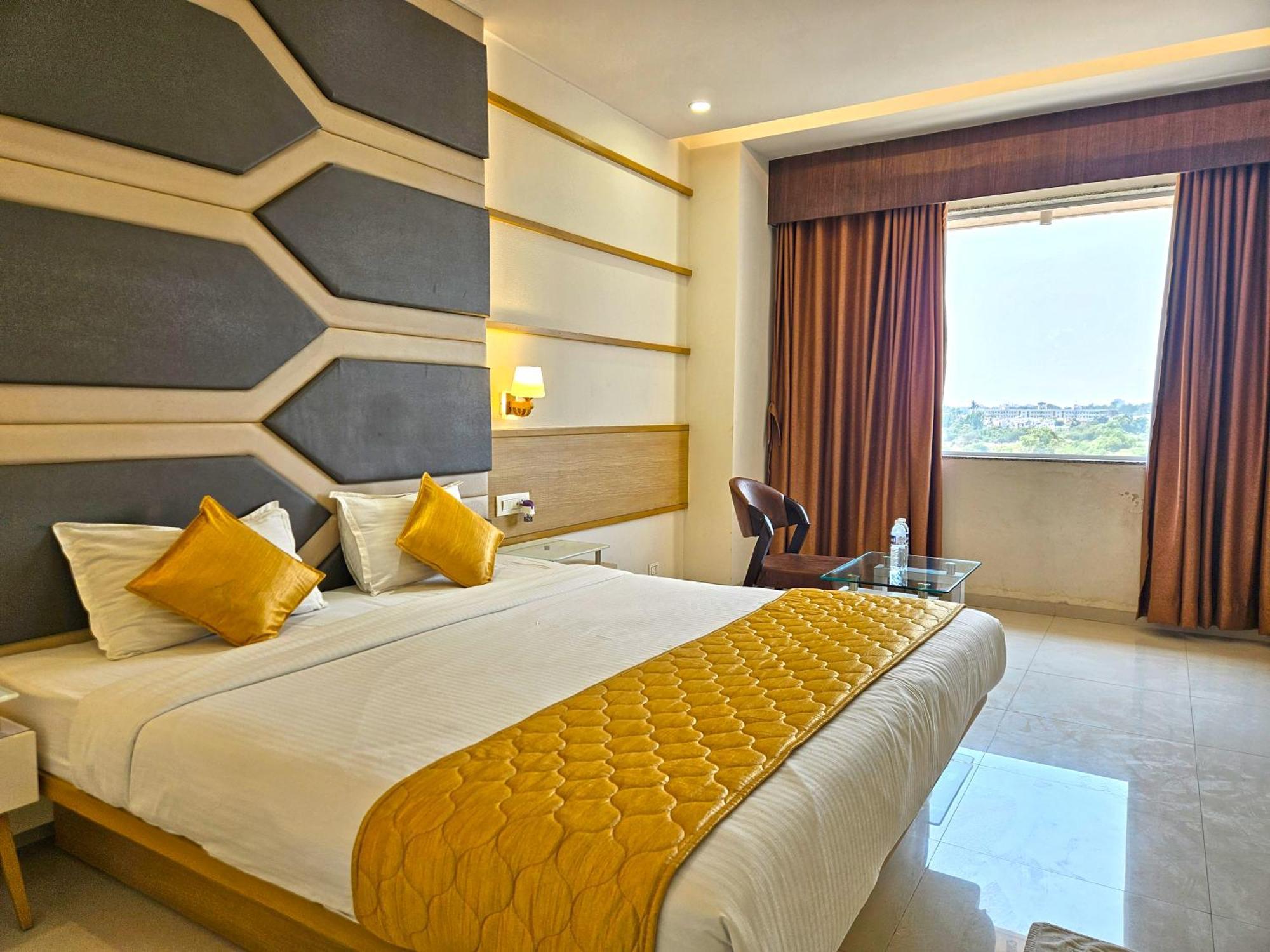 Hotel Grand Darshan Vadodara Ngoại thất bức ảnh