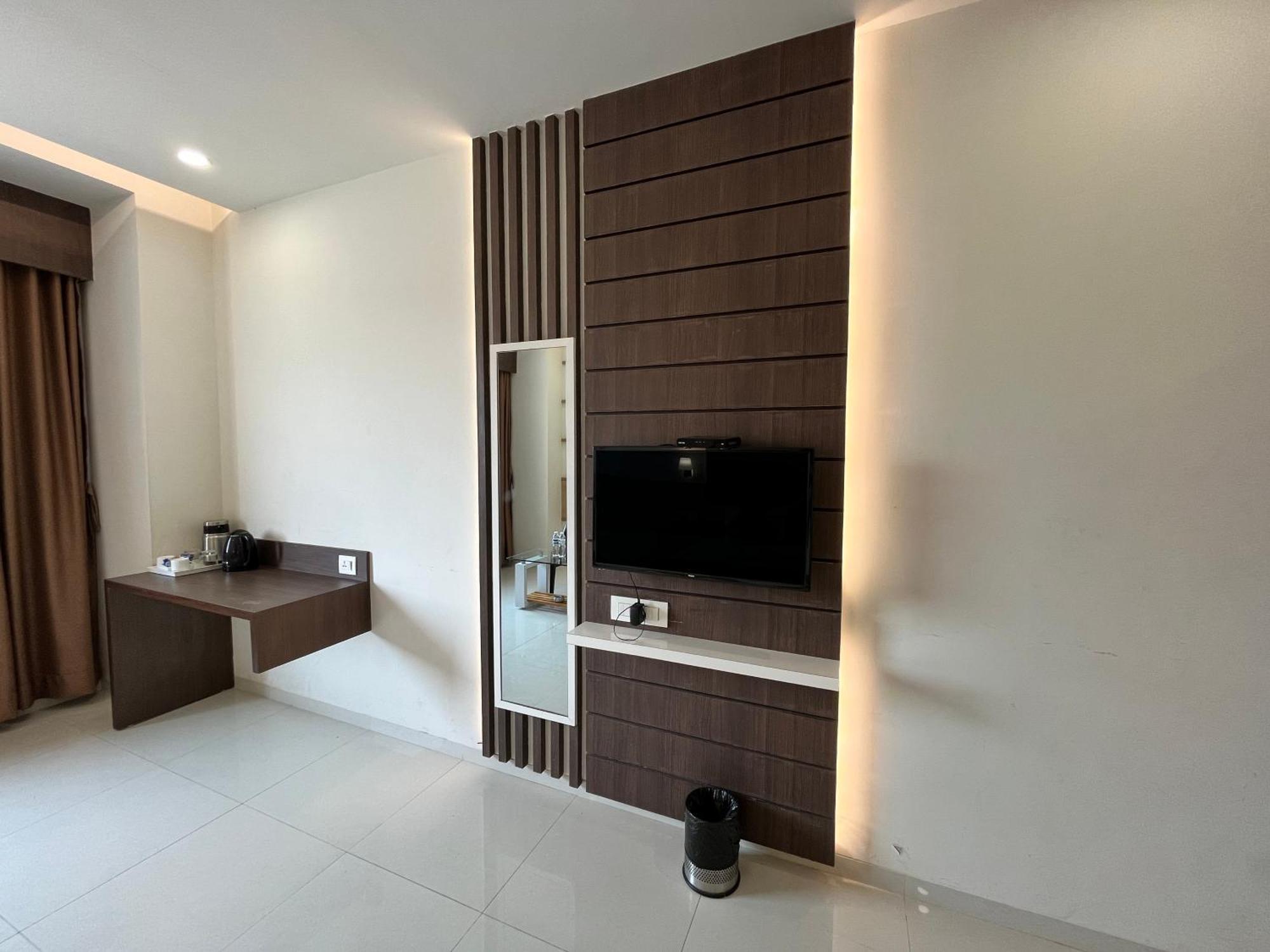 Hotel Grand Darshan Vadodara Ngoại thất bức ảnh