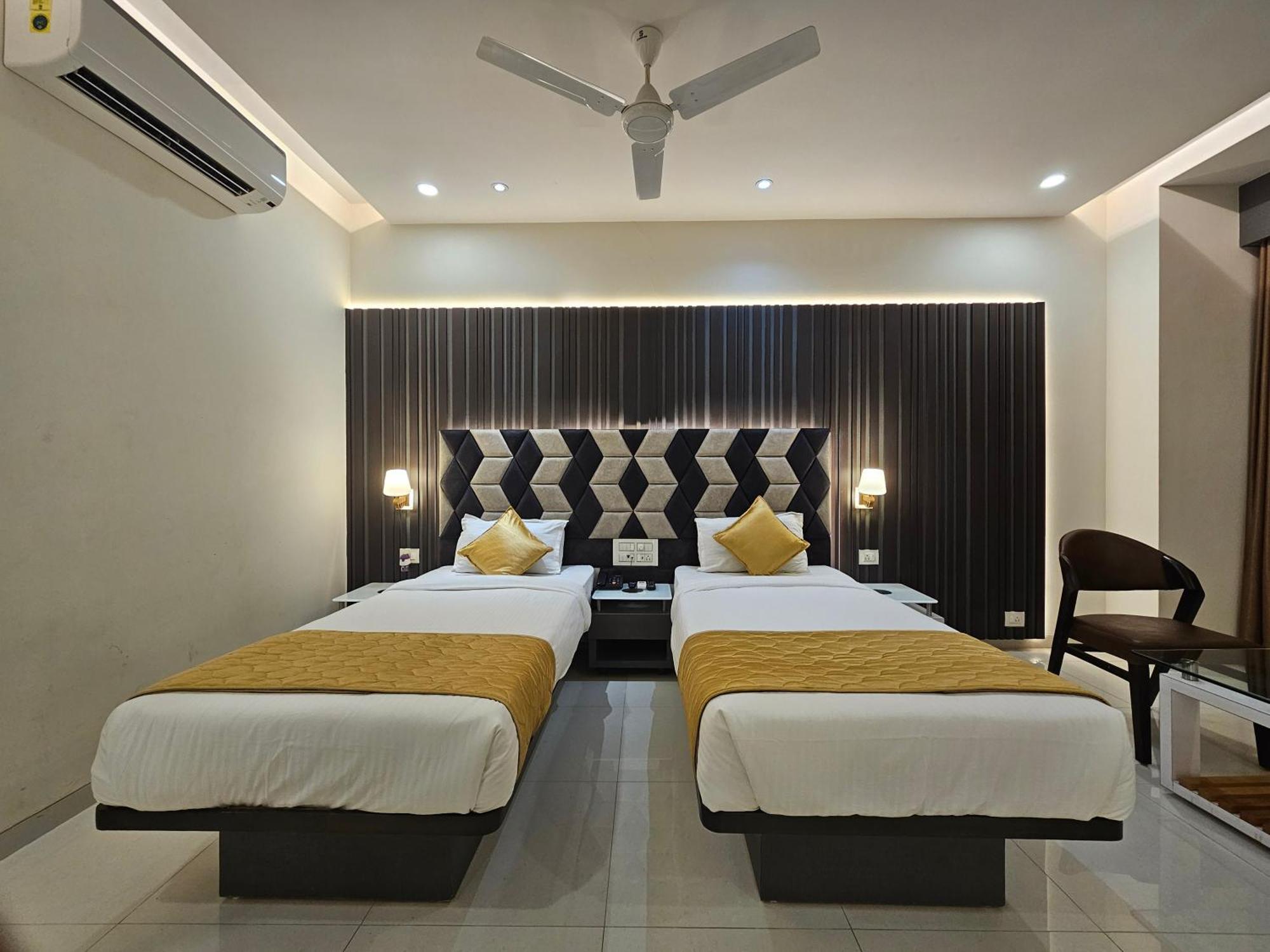 Hotel Grand Darshan Vadodara Ngoại thất bức ảnh