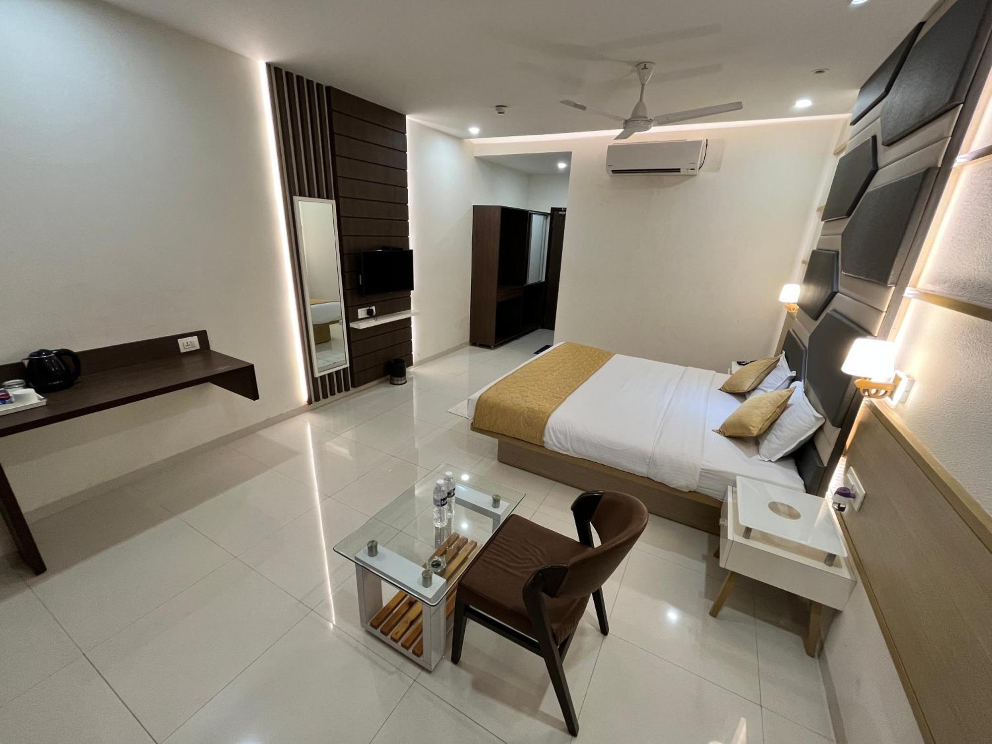 Hotel Grand Darshan Vadodara Ngoại thất bức ảnh