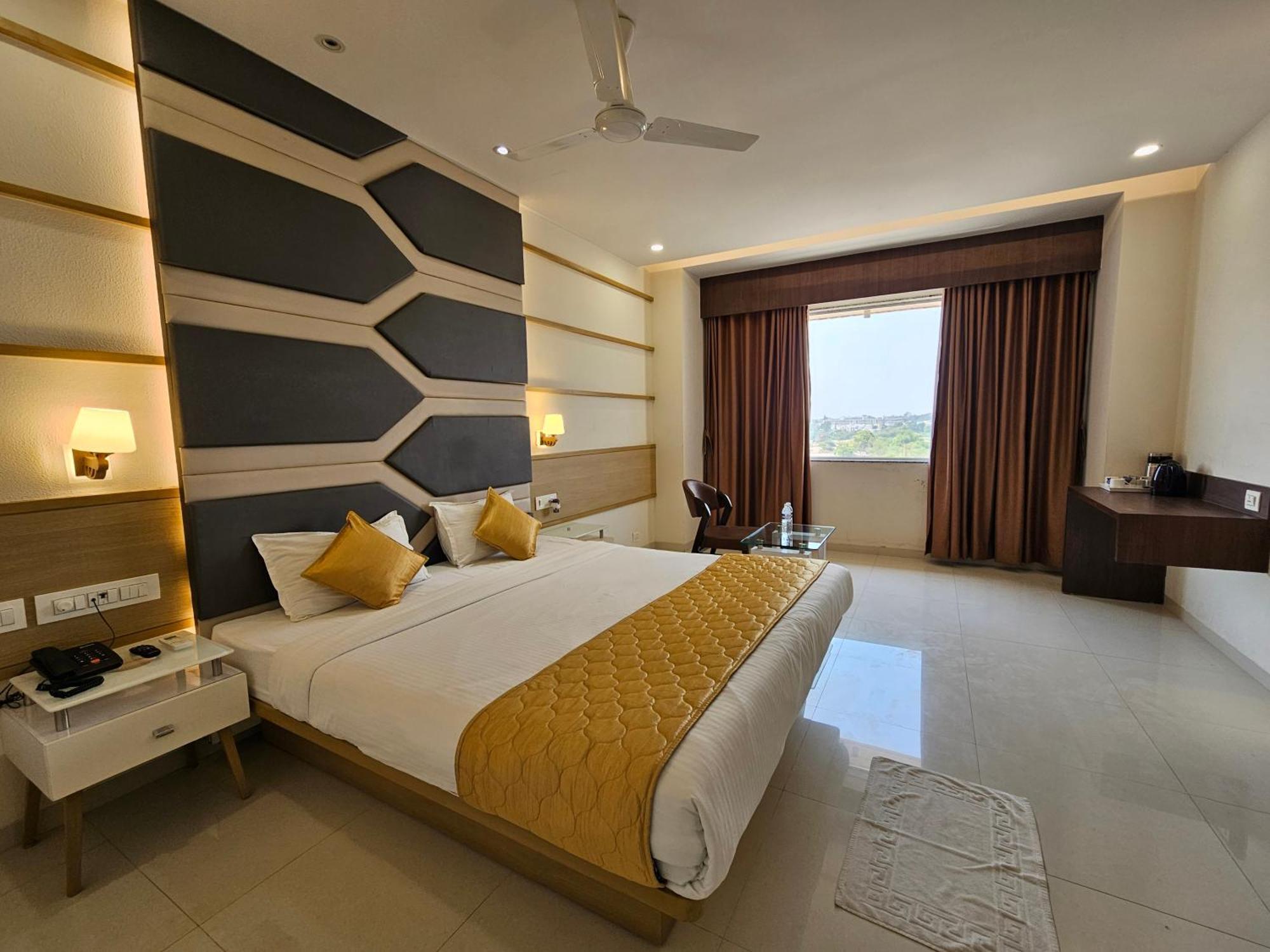 Hotel Grand Darshan Vadodara Ngoại thất bức ảnh