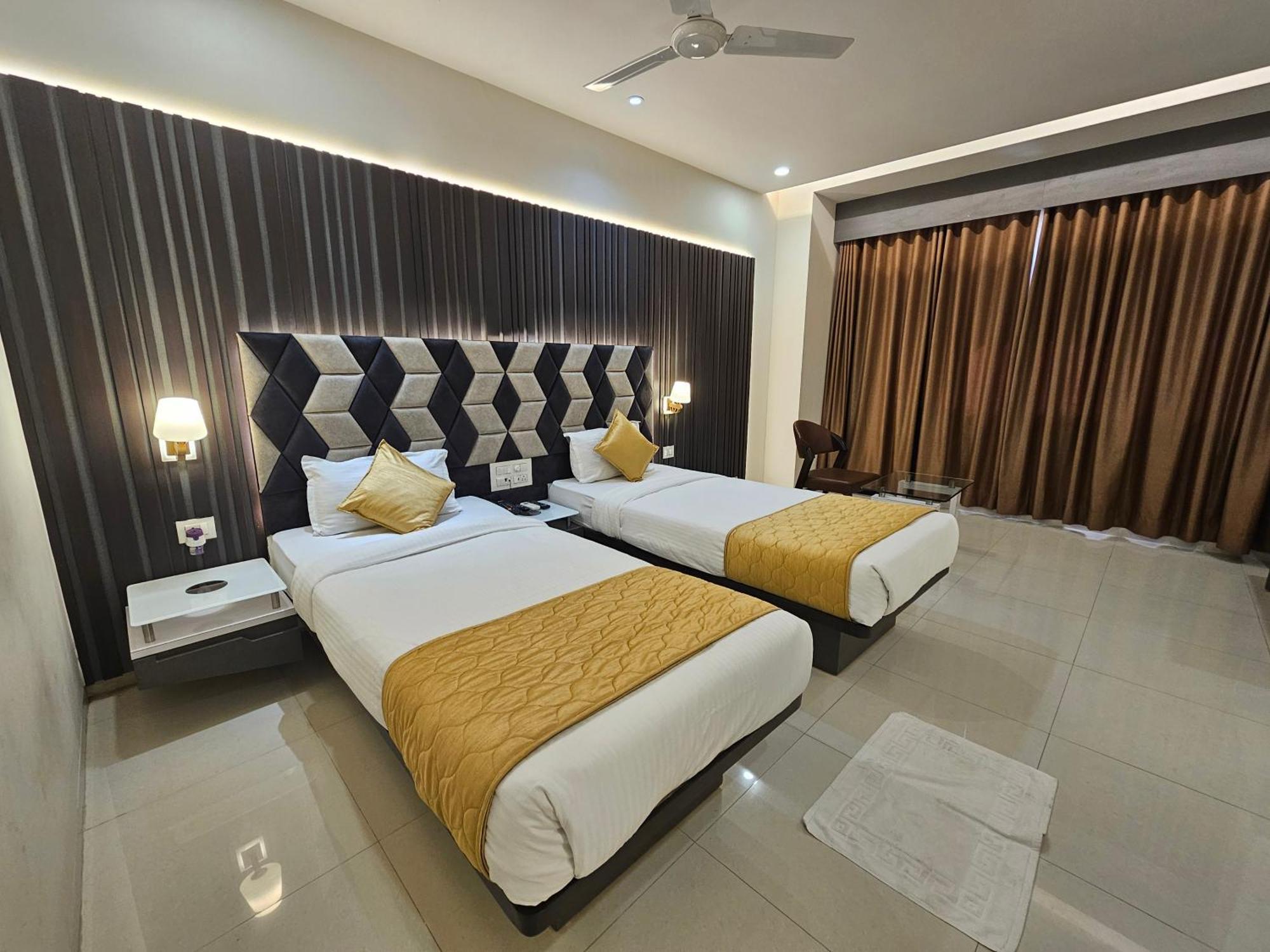 Hotel Grand Darshan Vadodara Ngoại thất bức ảnh