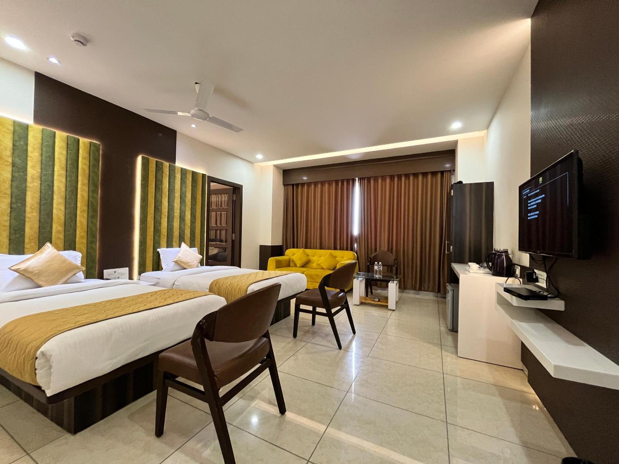 Hotel Grand Darshan Vadodara Ngoại thất bức ảnh