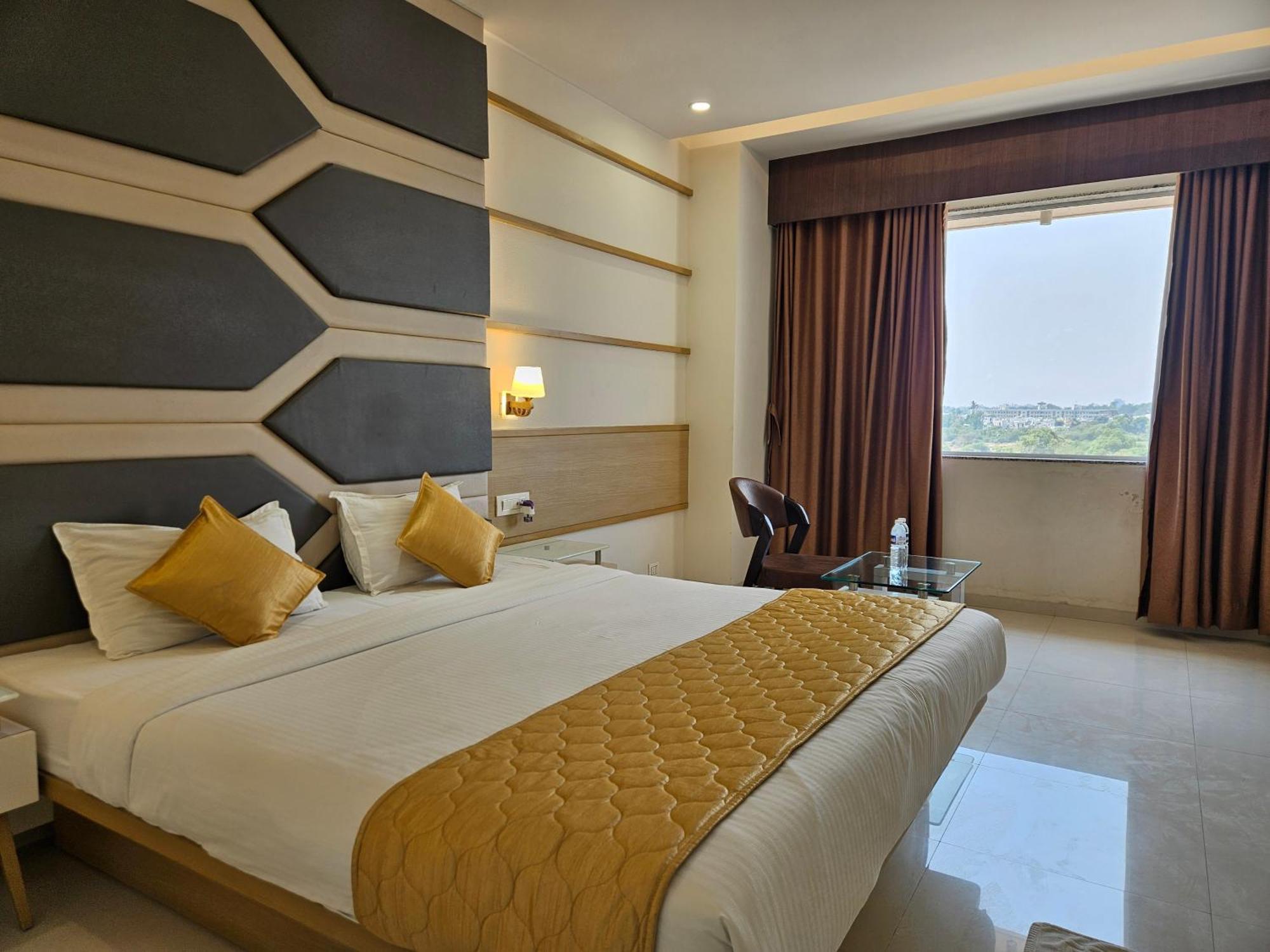 Hotel Grand Darshan Vadodara Ngoại thất bức ảnh