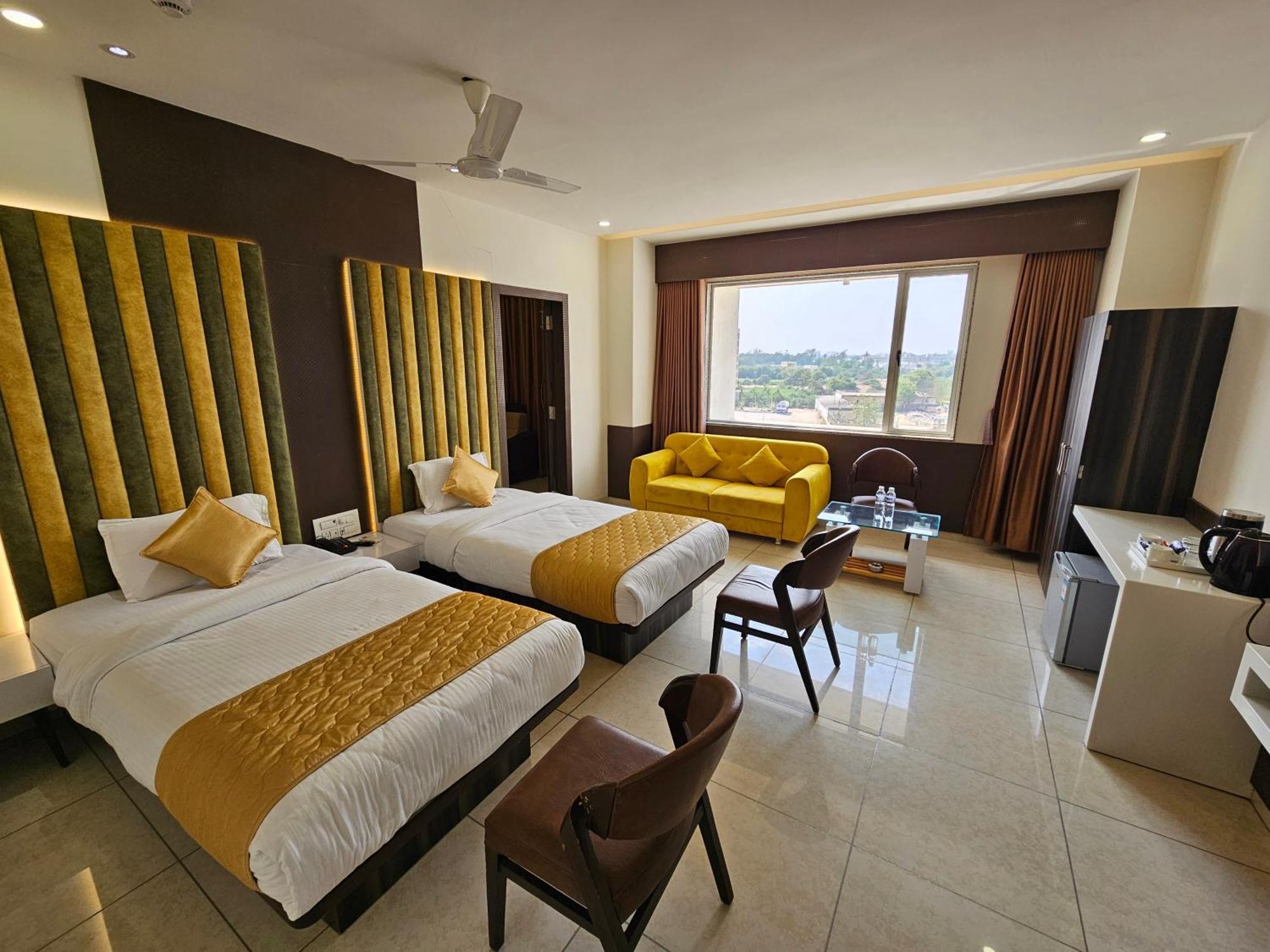 Hotel Grand Darshan Vadodara Ngoại thất bức ảnh