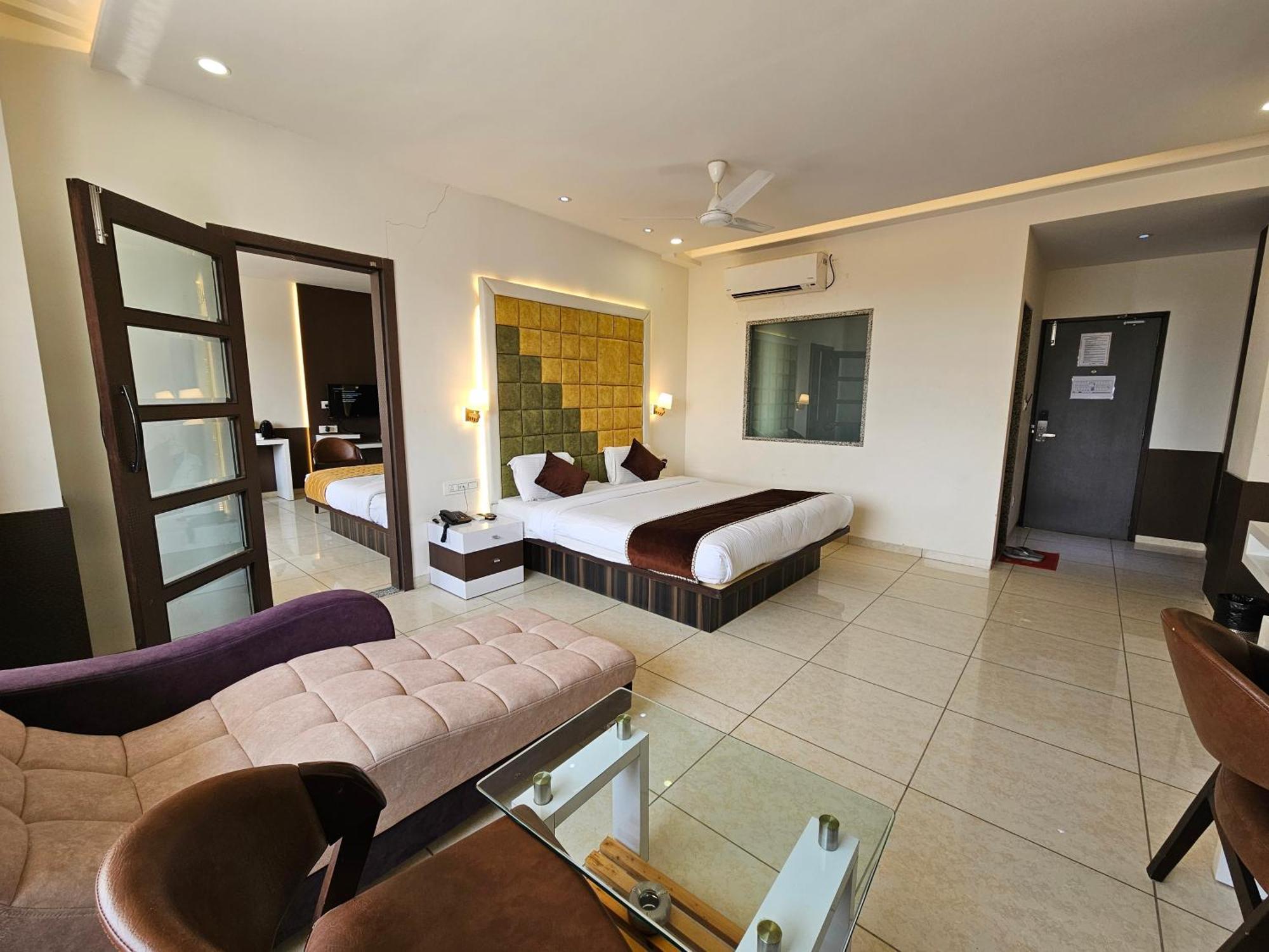 Hotel Grand Darshan Vadodara Ngoại thất bức ảnh