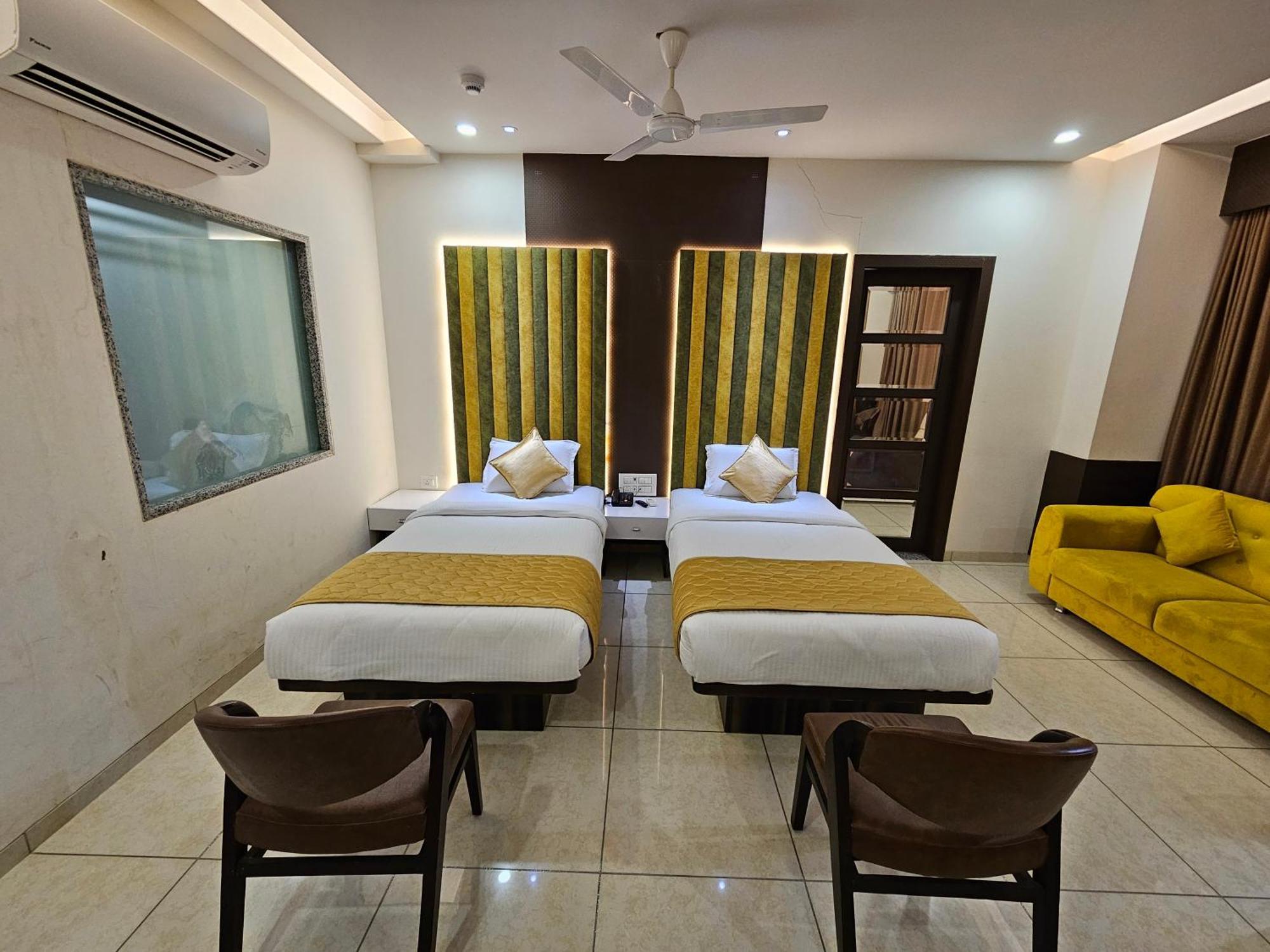 Hotel Grand Darshan Vadodara Ngoại thất bức ảnh