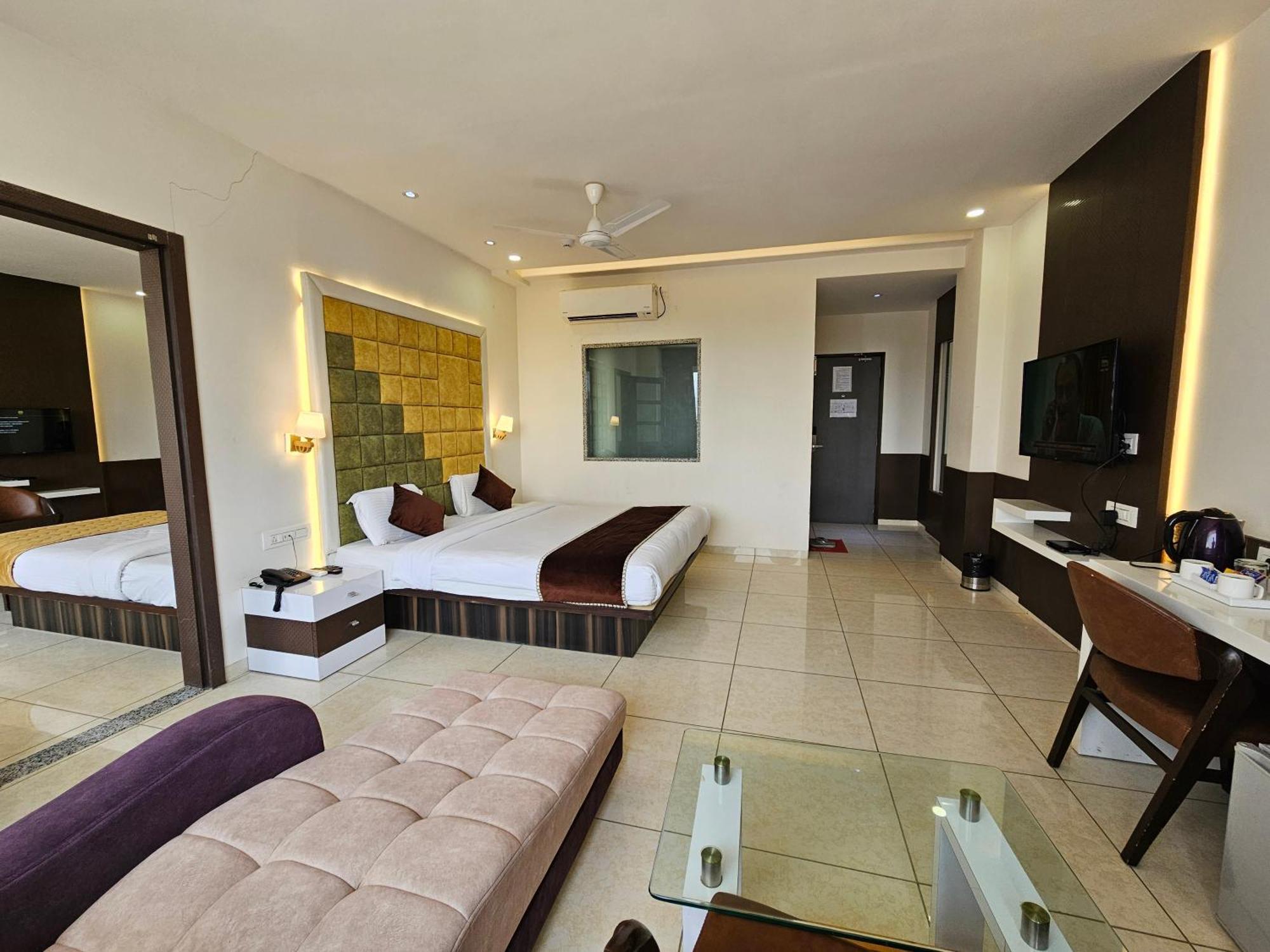 Hotel Grand Darshan Vadodara Ngoại thất bức ảnh