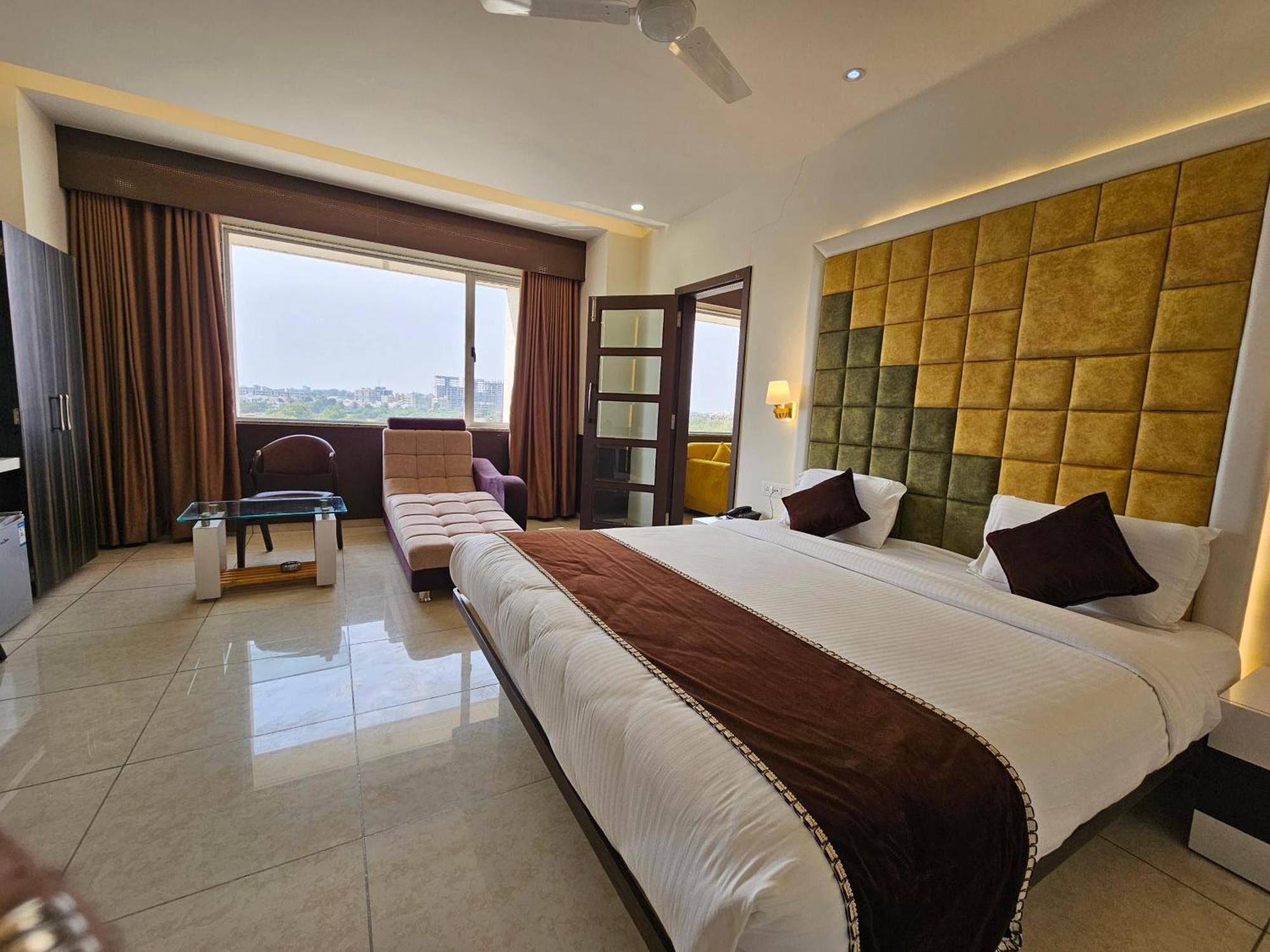 Hotel Grand Darshan Vadodara Ngoại thất bức ảnh
