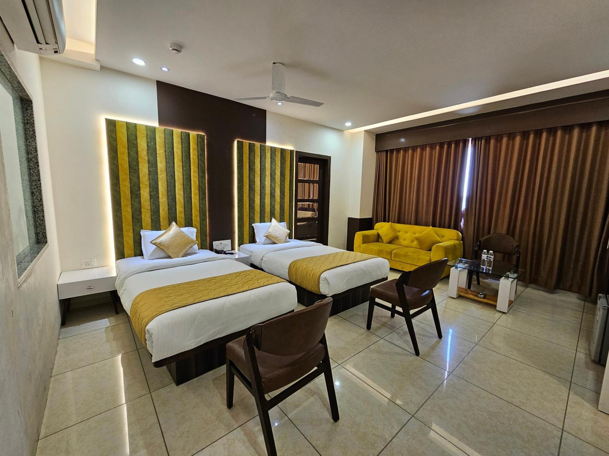 Hotel Grand Darshan Vadodara Ngoại thất bức ảnh