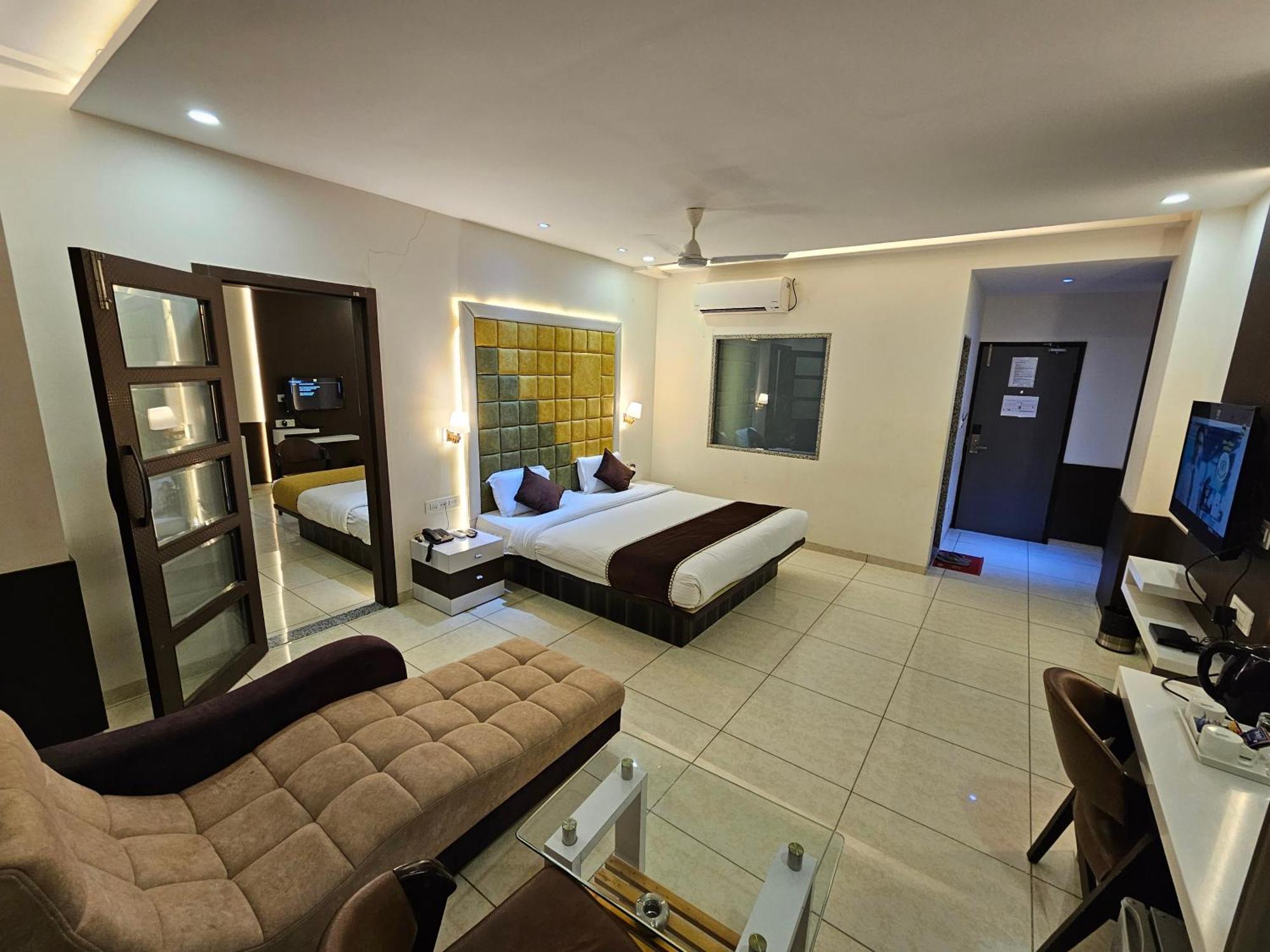 Hotel Grand Darshan Vadodara Ngoại thất bức ảnh
