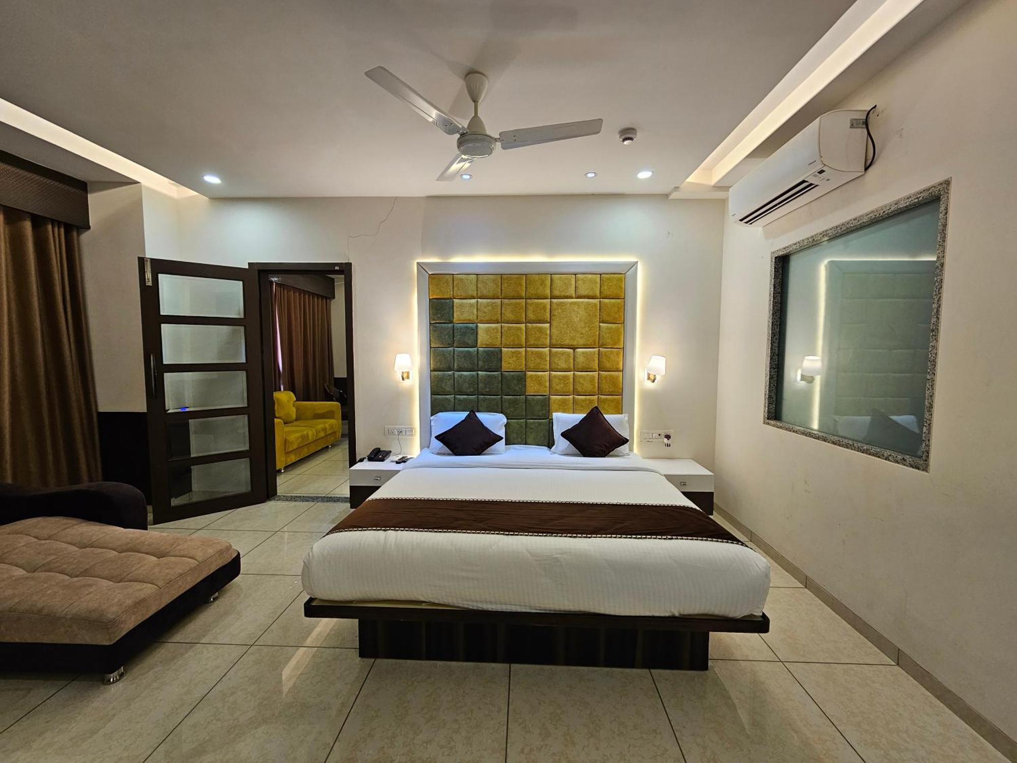 Hotel Grand Darshan Vadodara Ngoại thất bức ảnh