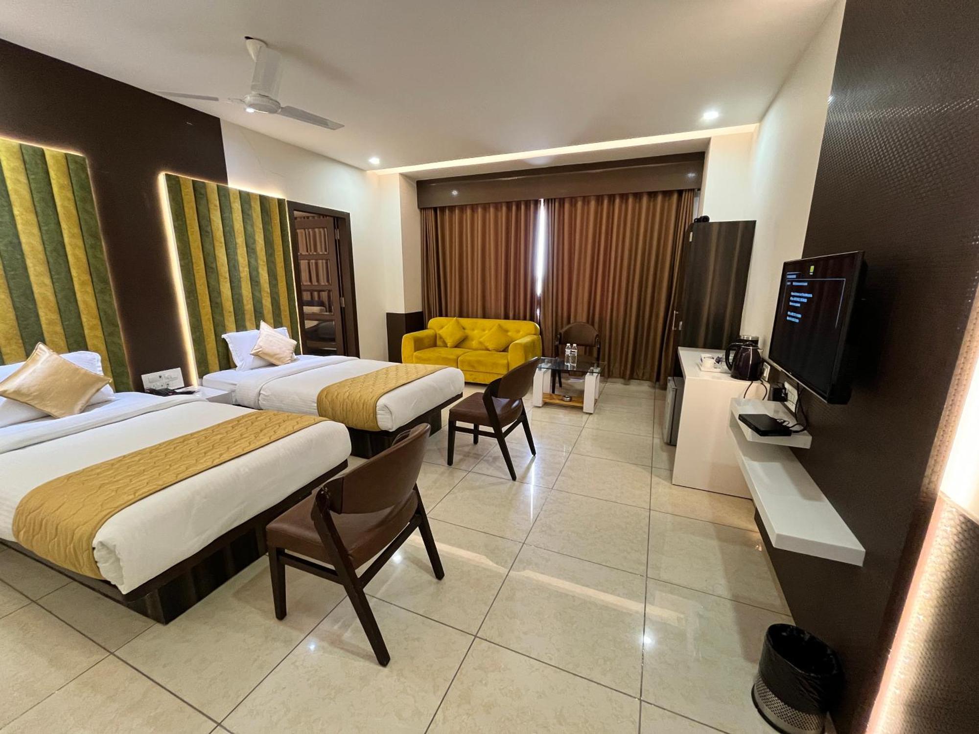 Hotel Grand Darshan Vadodara Ngoại thất bức ảnh