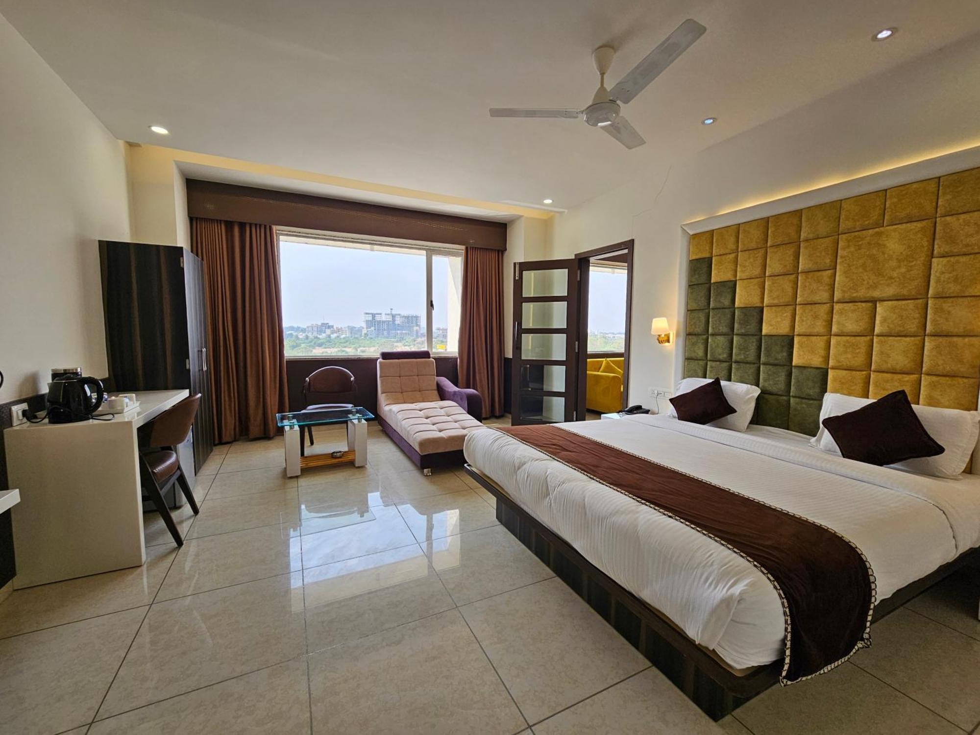 Hotel Grand Darshan Vadodara Ngoại thất bức ảnh